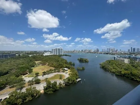 16385 Biscayne Blvd #1806 +1 parking