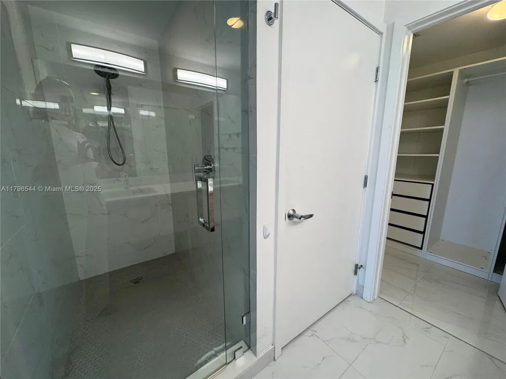 16385 Biscayne Blvd #1806 +1 parking North Miami Beach, FL 33160