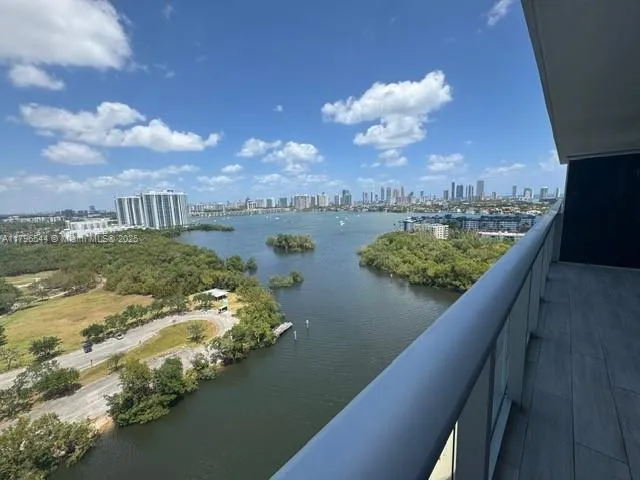 16385 Biscayne Blvd #1806 +1 parking North Miami Beach, FL 33160