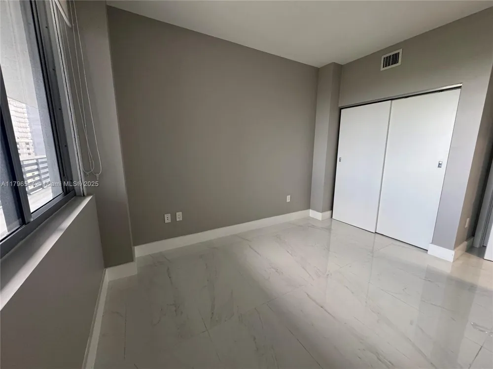 16385 Biscayne Blvd #1806 +1 parking North Miami Beach, FL 33160