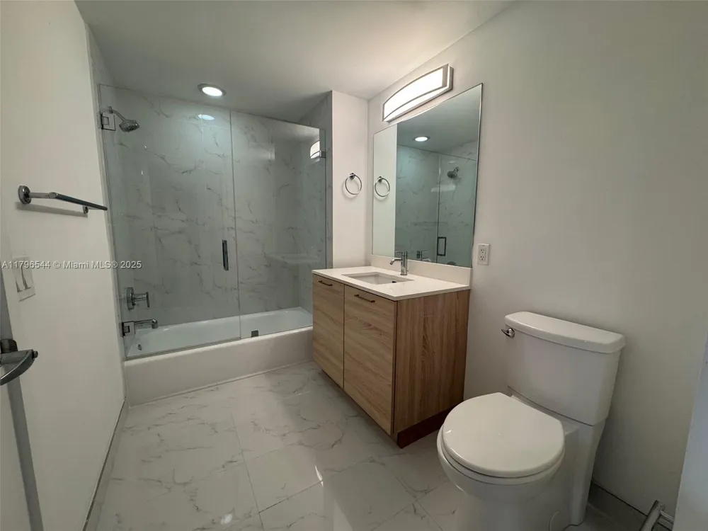 16385 Biscayne Blvd #1806 +1 parking North Miami Beach, FL 33160