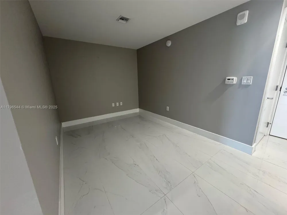 16385 Biscayne Blvd #1806 +1 parking North Miami Beach, FL 33160
