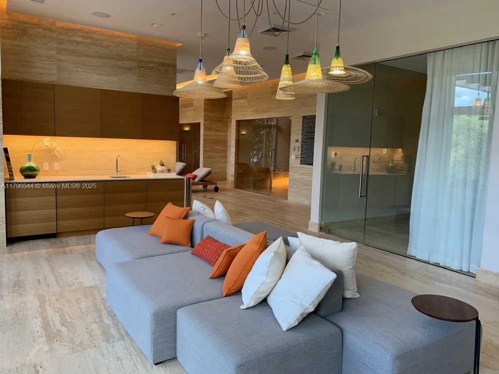 16385 Biscayne Blvd #1806 +1 parking North Miami Beach, FL 33160