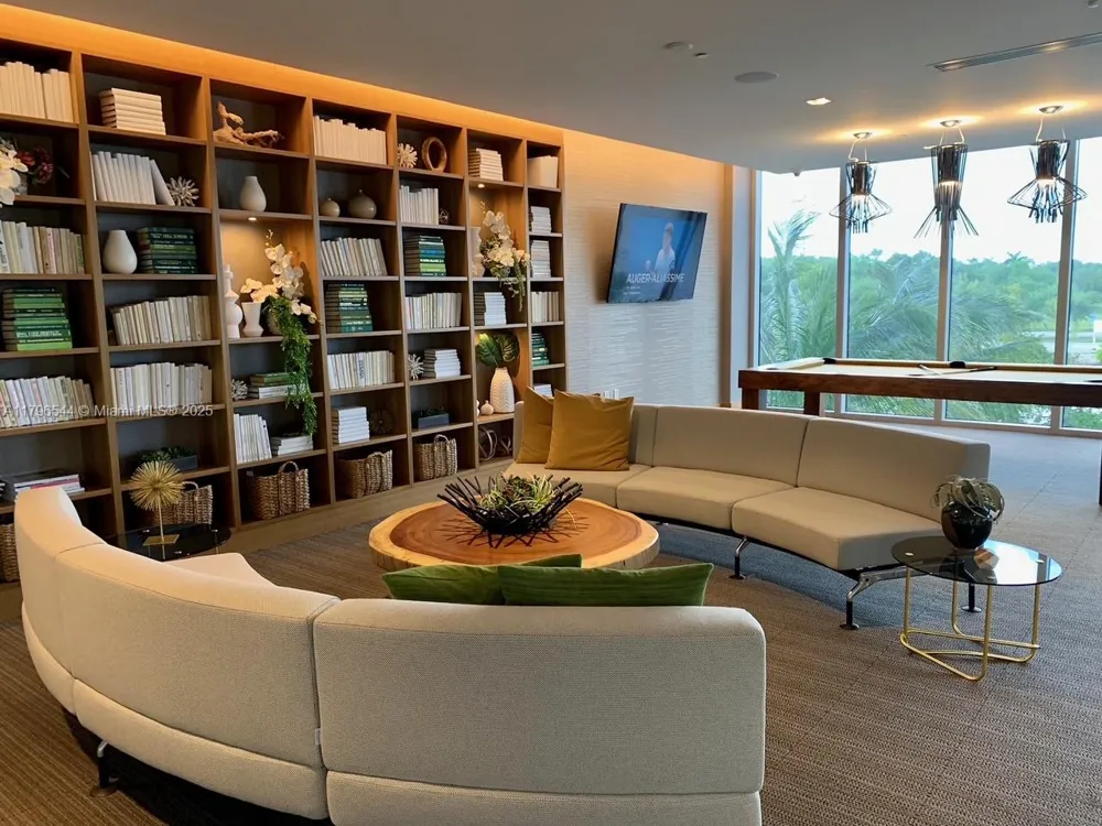 16385 Biscayne Blvd #1806 +1 parking North Miami Beach, FL 33160