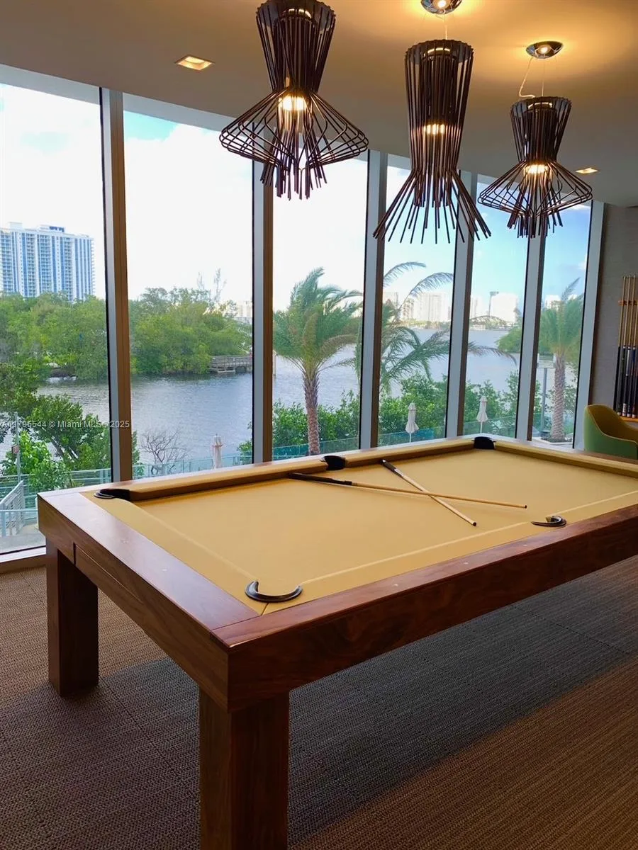 16385 Biscayne Blvd #1806 +1 parking North Miami Beach, FL 33160