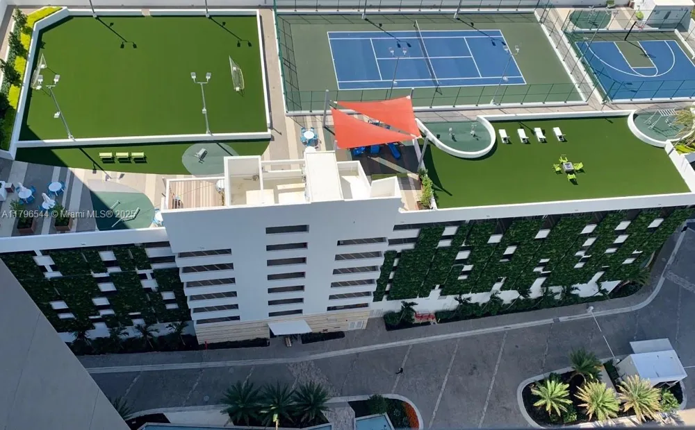 16385 Biscayne Blvd #1806 +1 parking North Miami Beach, FL 33160