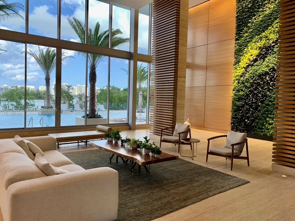 16385 Biscayne Blvd #1806 +1 parking North Miami Beach, FL 33160