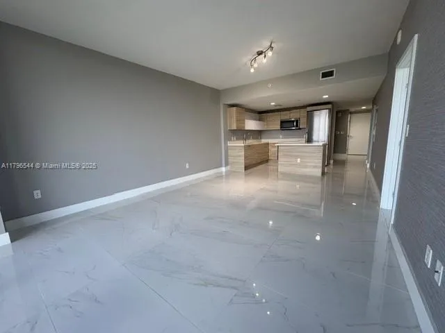 16385 Biscayne Blvd #1806 +1 parking North Miami Beach, FL 33160