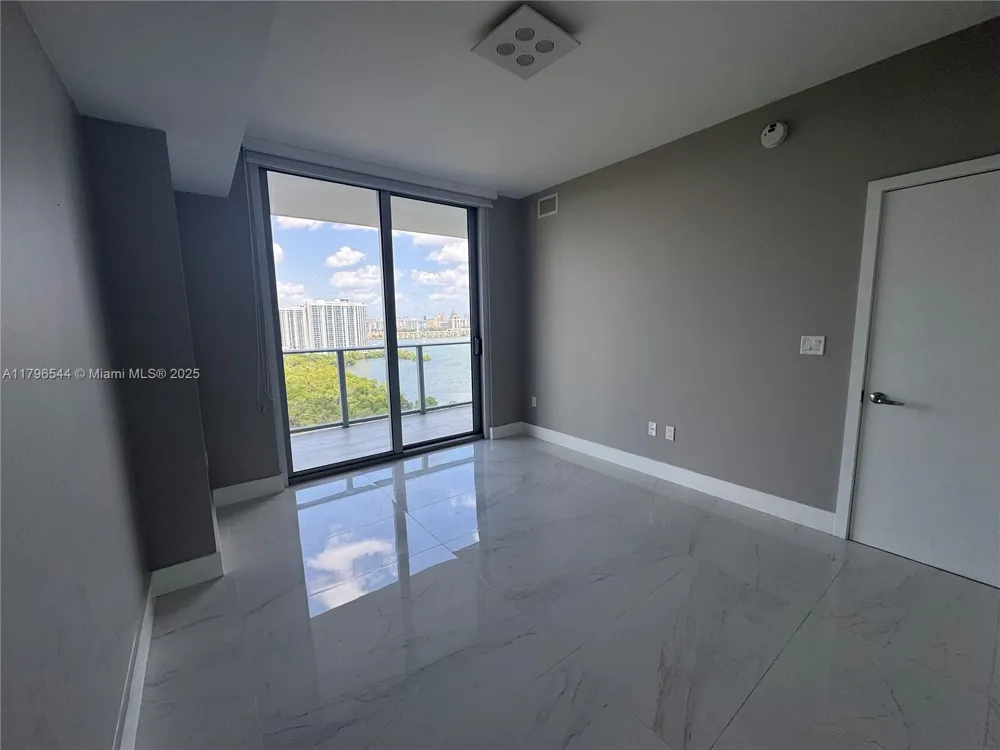 16385 Biscayne Blvd #1806 +1 parking North Miami Beach, FL 33160