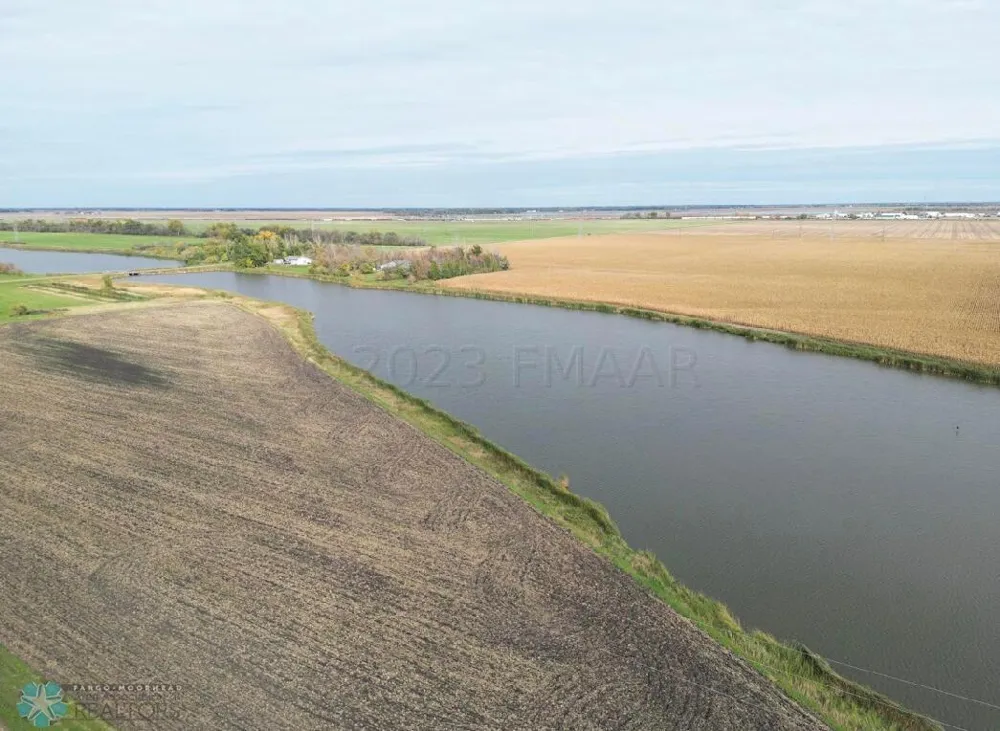 5386 52 AVENUE Fargo, ND 58102
