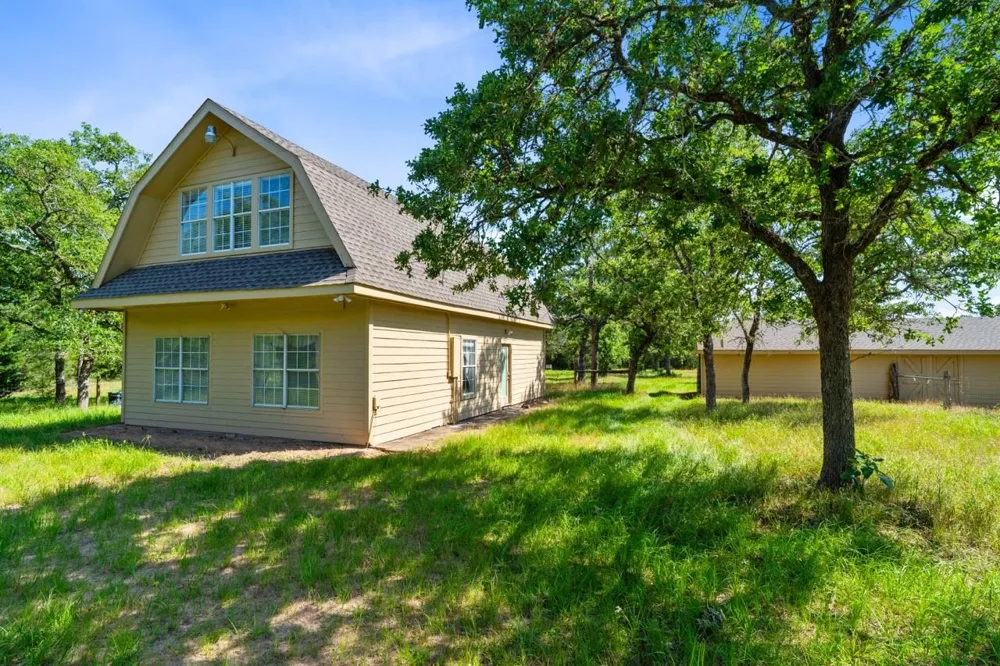 1019 Deerfield Court Weimar, TX 78962