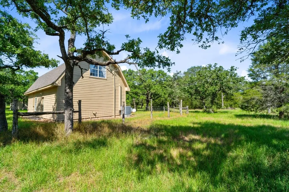 1019 Deerfield Court Weimar, TX 78962