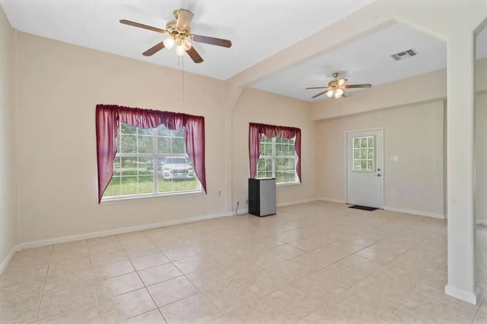 1019 Deerfield Court Weimar, TX 78962