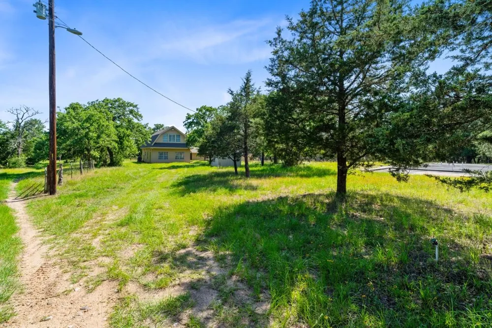 1019 Deerfield Court Weimar, TX 78962