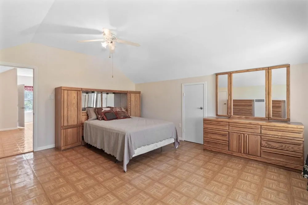 1019 Deerfield Court Weimar, TX 78962