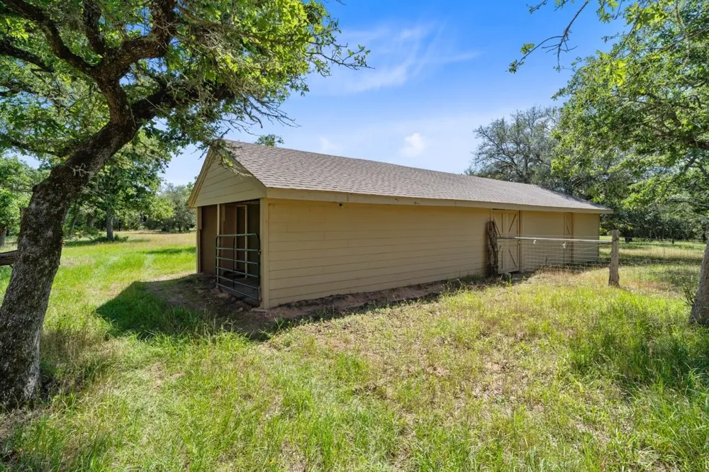 1019 Deerfield Court Weimar, TX 78962
