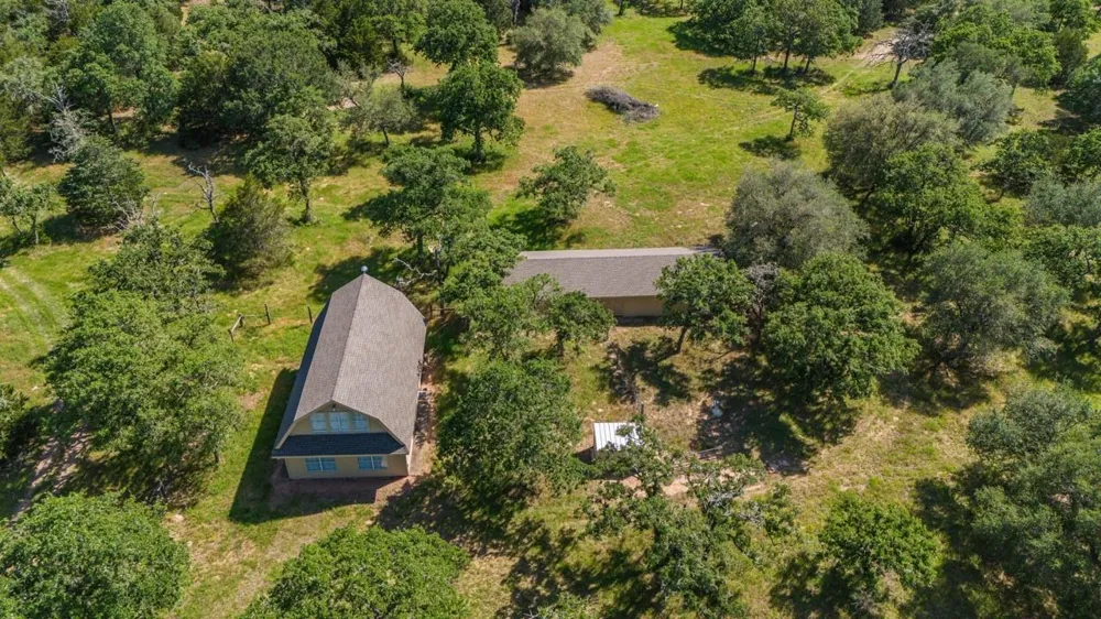 1019 Deerfield Court Weimar, TX 78962