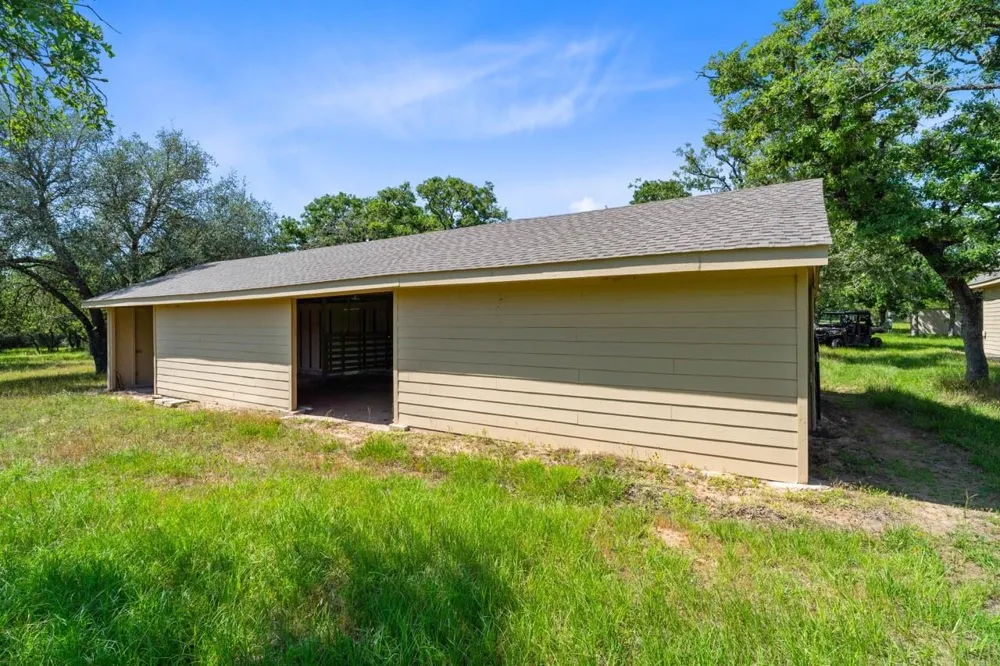 1019 Deerfield Court Weimar, TX 78962