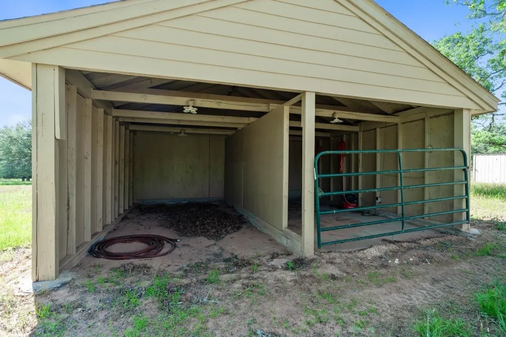 1019 Deerfield Court Weimar, TX 78962