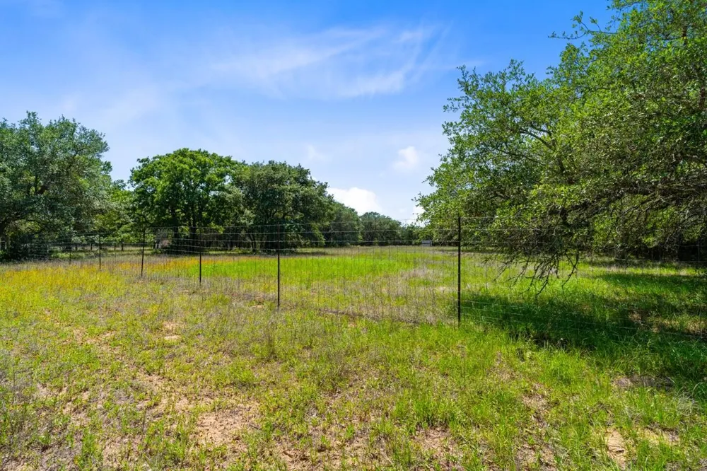 1019 Deerfield Court Weimar, TX 78962