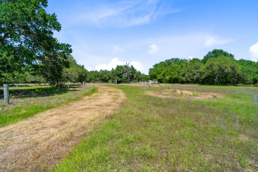 1019 Deerfield Court Weimar, TX 78962