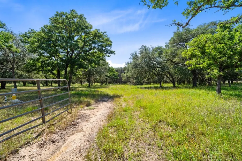 1019 Deerfield Court Weimar, TX 78962