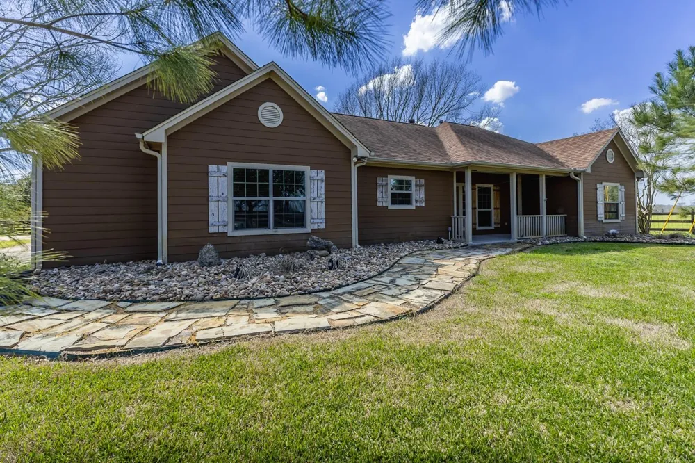 1009 County Road 324 Navasota, TX 77868