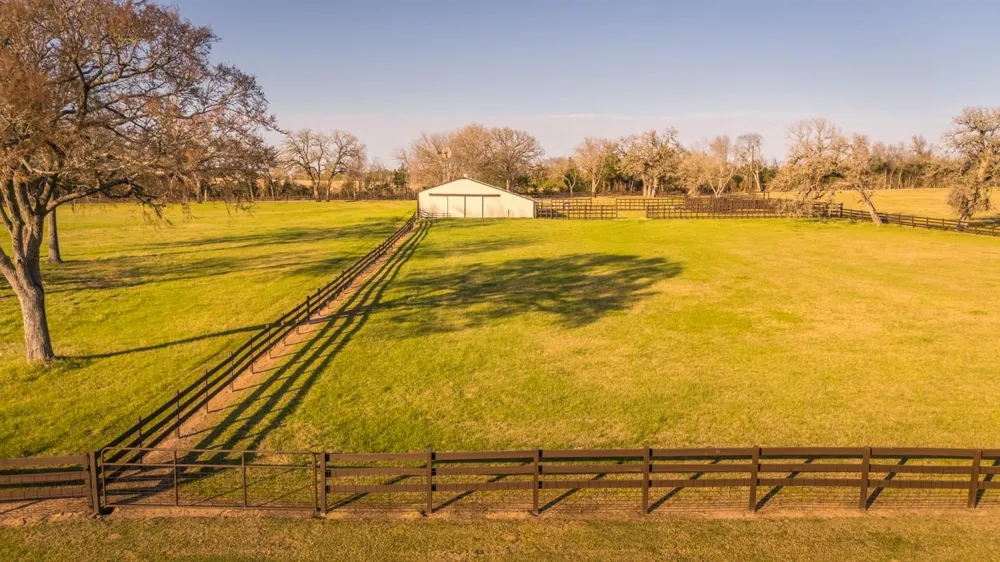 1009 County Road 324 Navasota, TX 77868