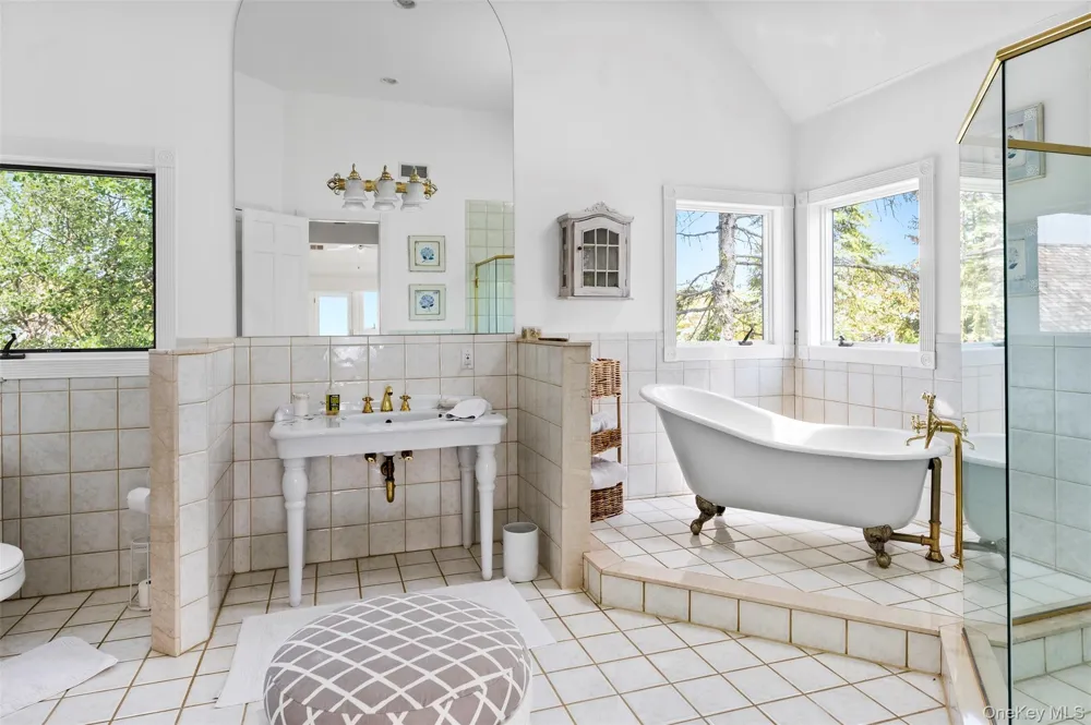 390 Old Montauk Highway Montauk, NY 11954