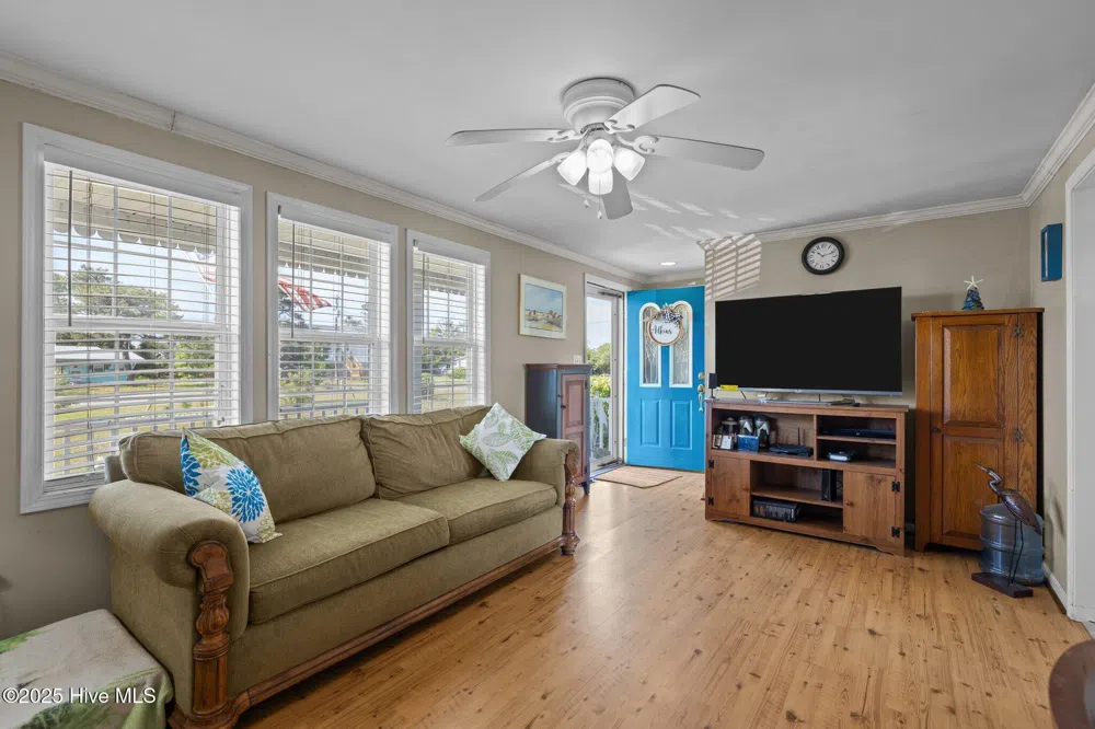 139 Diamond City Drive Harkers Island, NC 28531