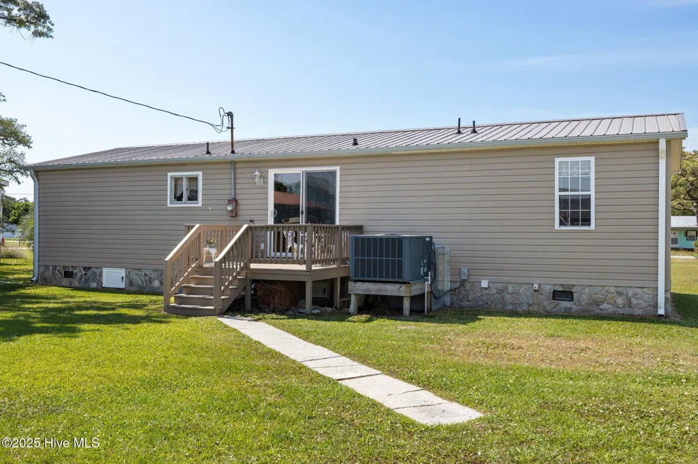 139 Diamond City Drive Harkers Island, NC 28531