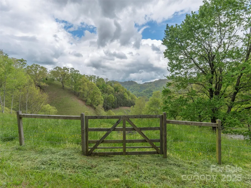 00 Quest Cove Clyde, NC 28721