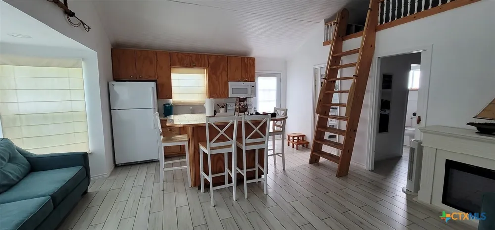 101 E Saint Louis Avenue Seadrift, TX 77983