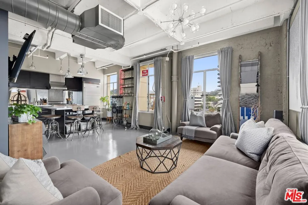 6253 Hollywood Boulevard