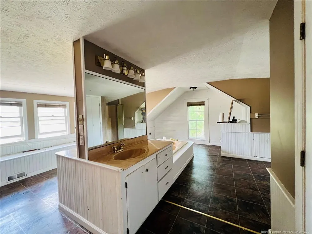 208 S Bond Street Rowland, NC 28383