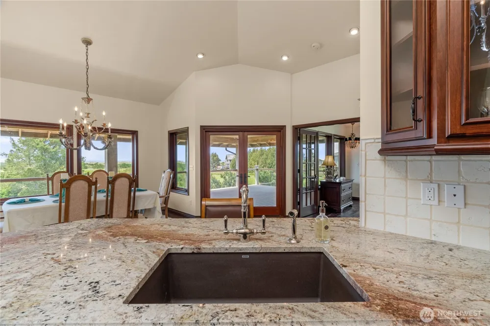 2646 Sunset Lane Tokeland, WA 98590