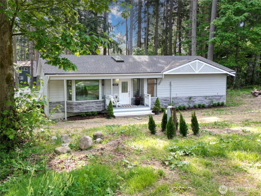 29 G Sound Place Hat Island, WA 98206