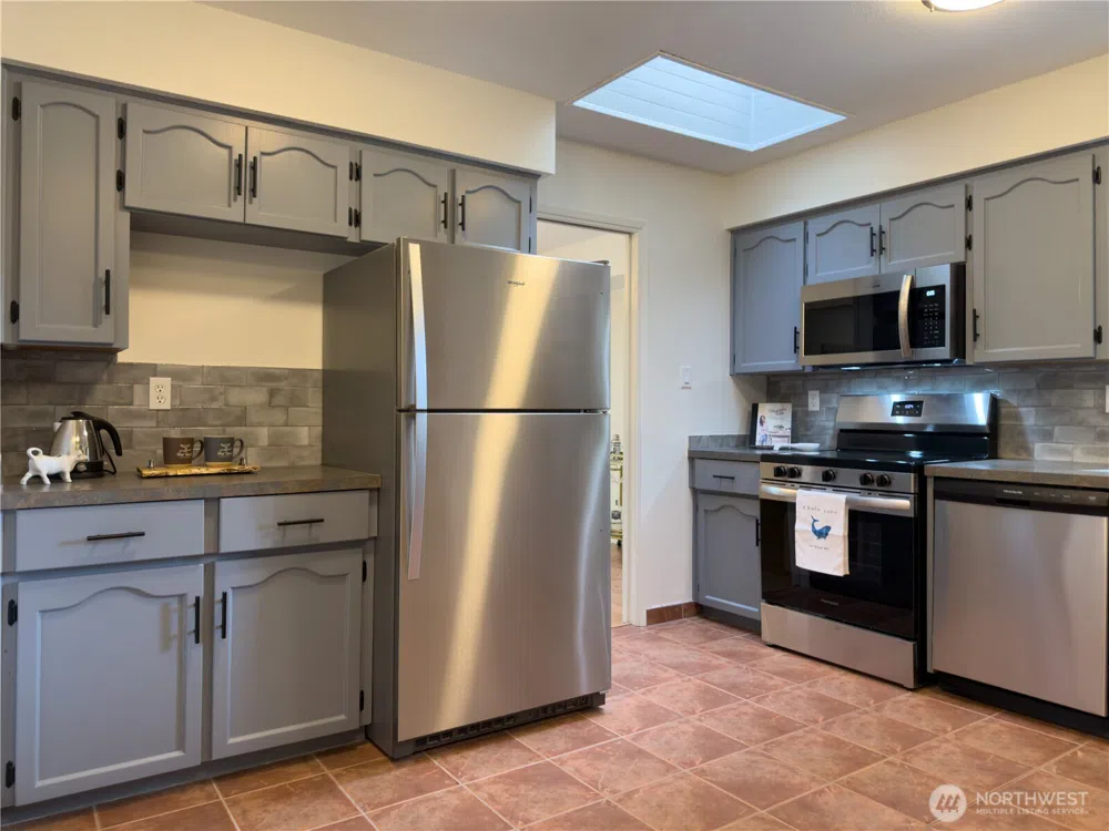 29 G Sound Place Hat Island, WA 98206