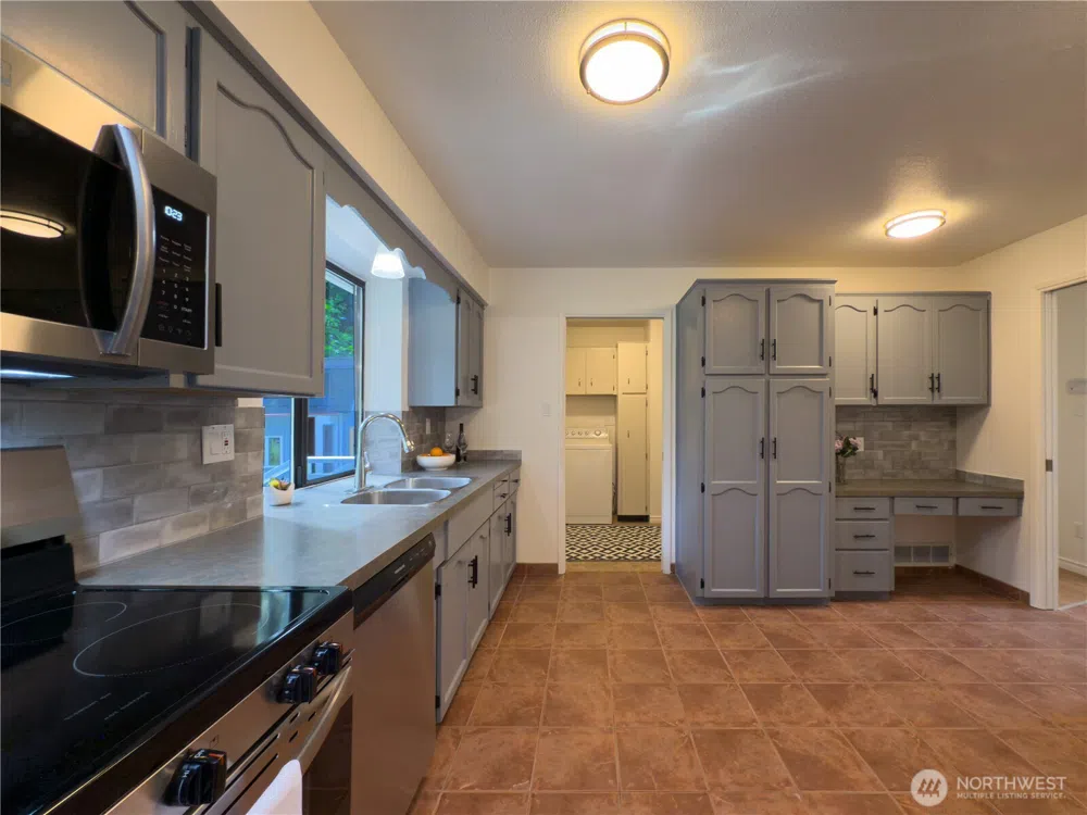 29 G Sound Place Hat Island, WA 98206