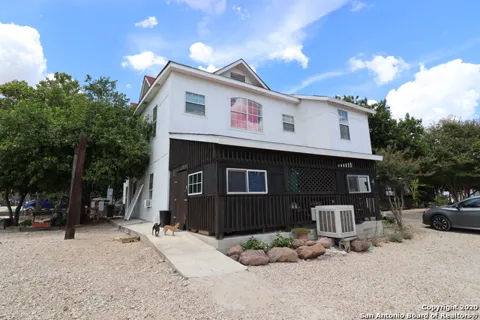 13915 interstate 35