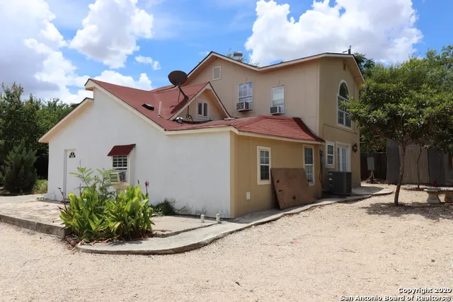 13915 interstate 35 Von Ormy, TX 78073