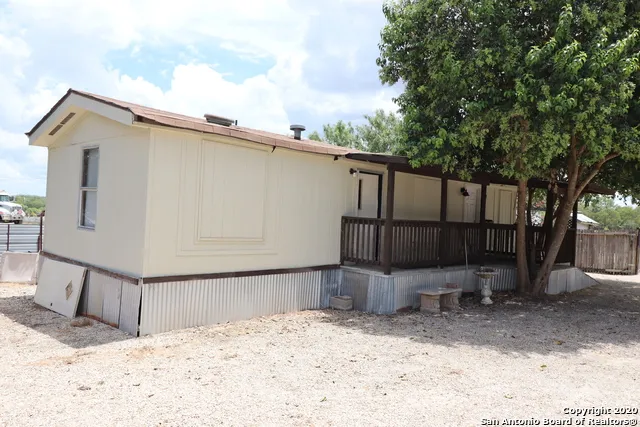 13915 interstate 35 Von Ormy, TX 78073