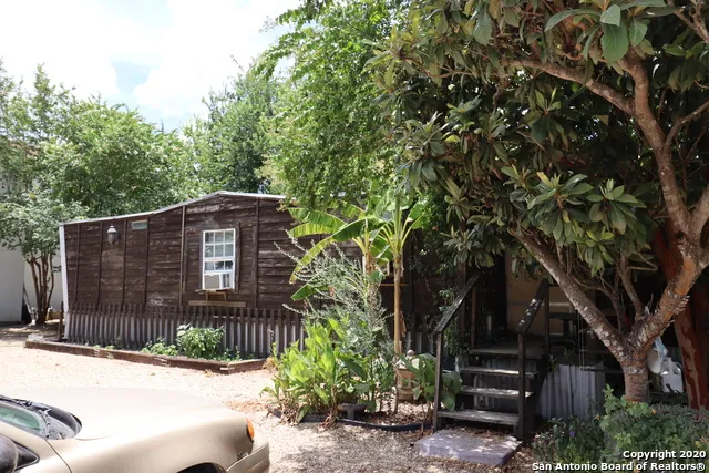 13915 interstate 35 Von Ormy, TX 78073
