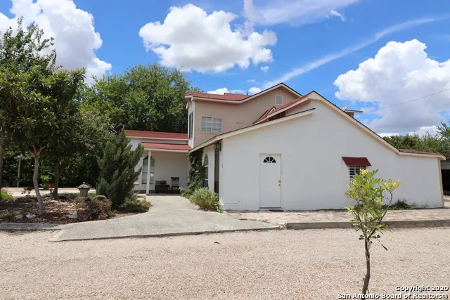 13915 interstate 35 Von Ormy, TX 78073