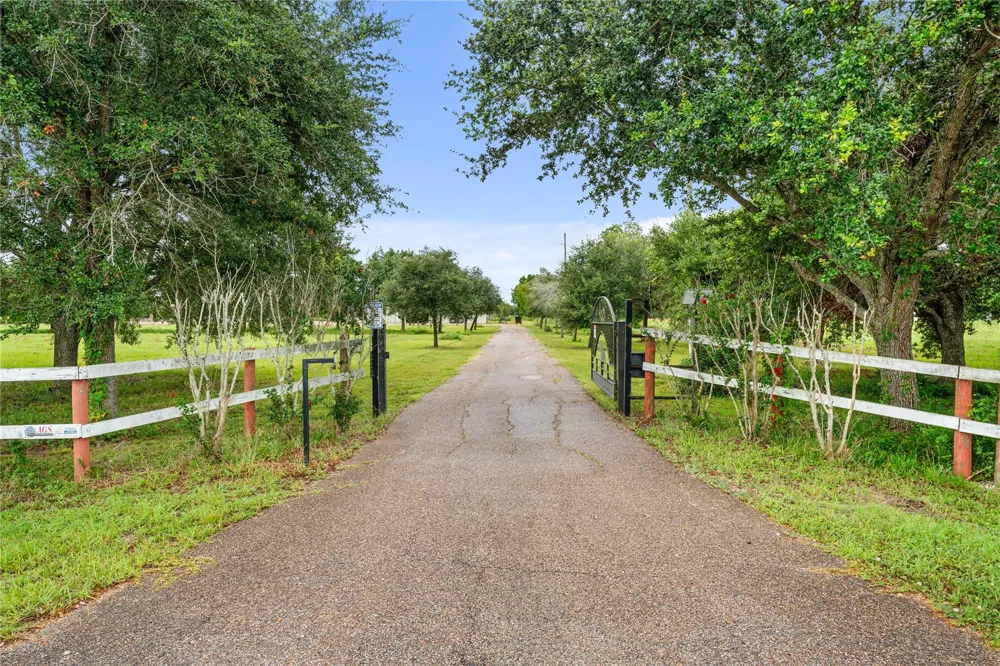 23111 Fm 1462 Road Damon, TX 77430