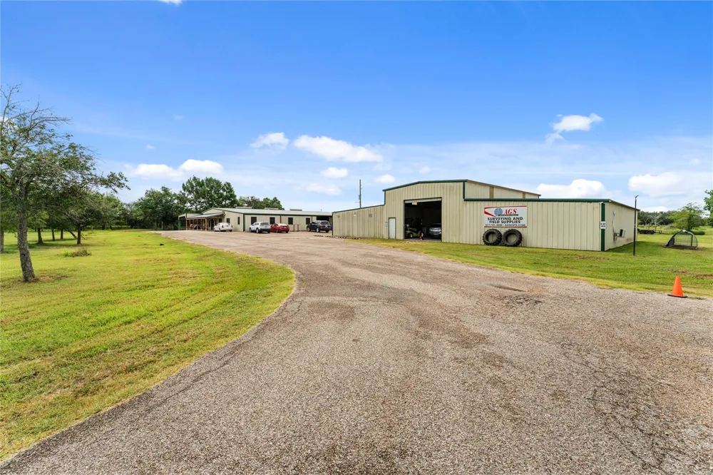 23111 Fm 1462 Road Damon, TX 77430