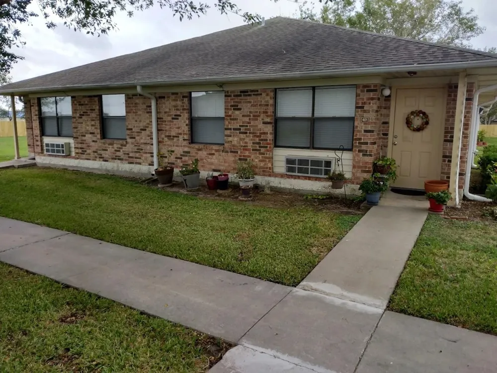 1207 Miracle Dr Edna, TX 77957