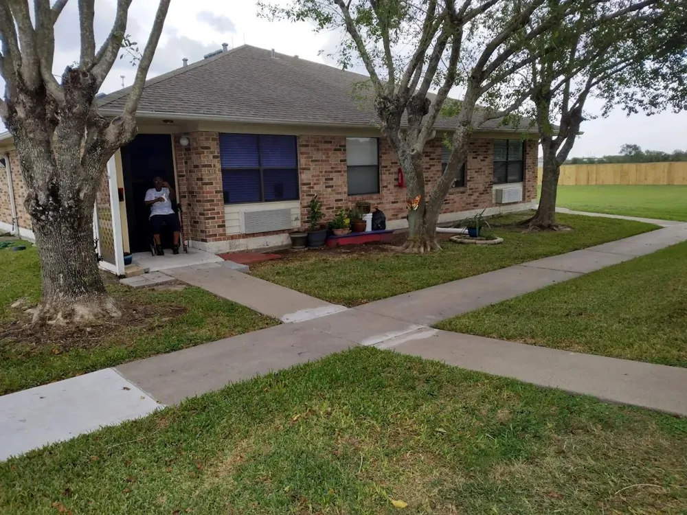 1207 Miracle Dr Edna, TX 77957