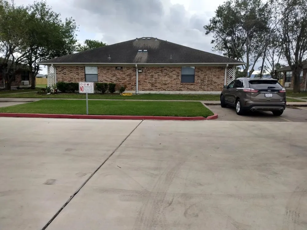 1207 Miracle Dr Edna, TX 77957
