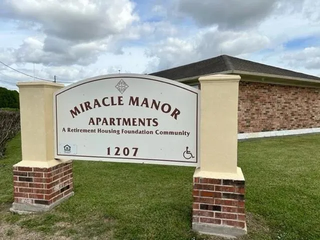 1207 Miracle Dr Edna, TX 77957